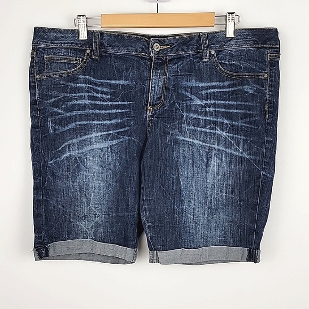 Arizona Jean Co. Youth The Original Youth Blue Acid Fade Jean Shorts Size 17